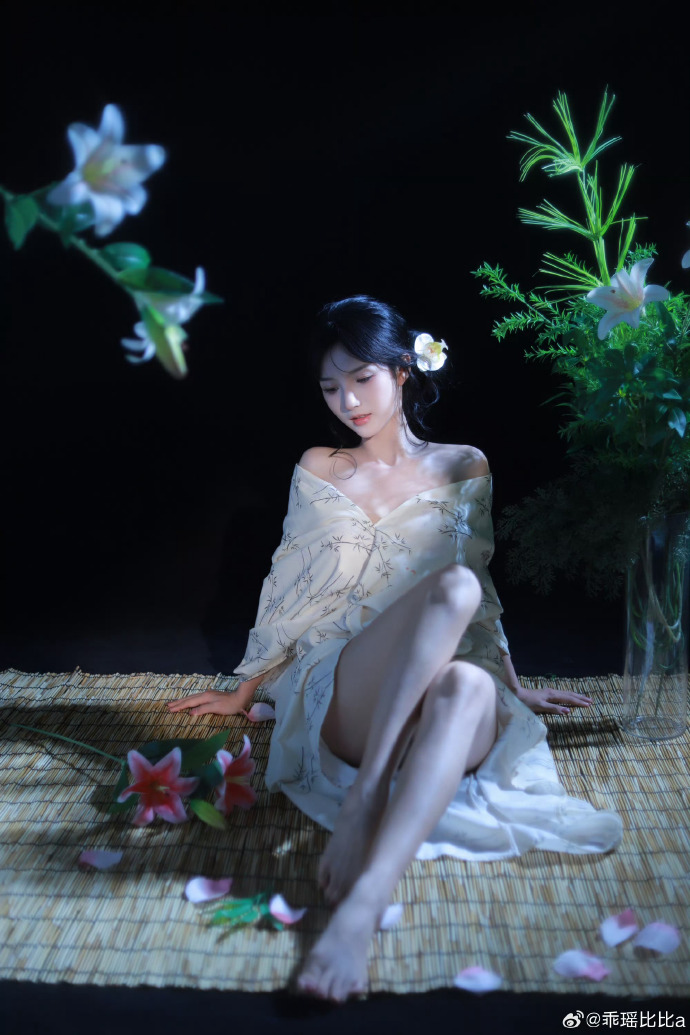 曲婉婷癌症消息引发热议，网友热议：这是否为现世报？